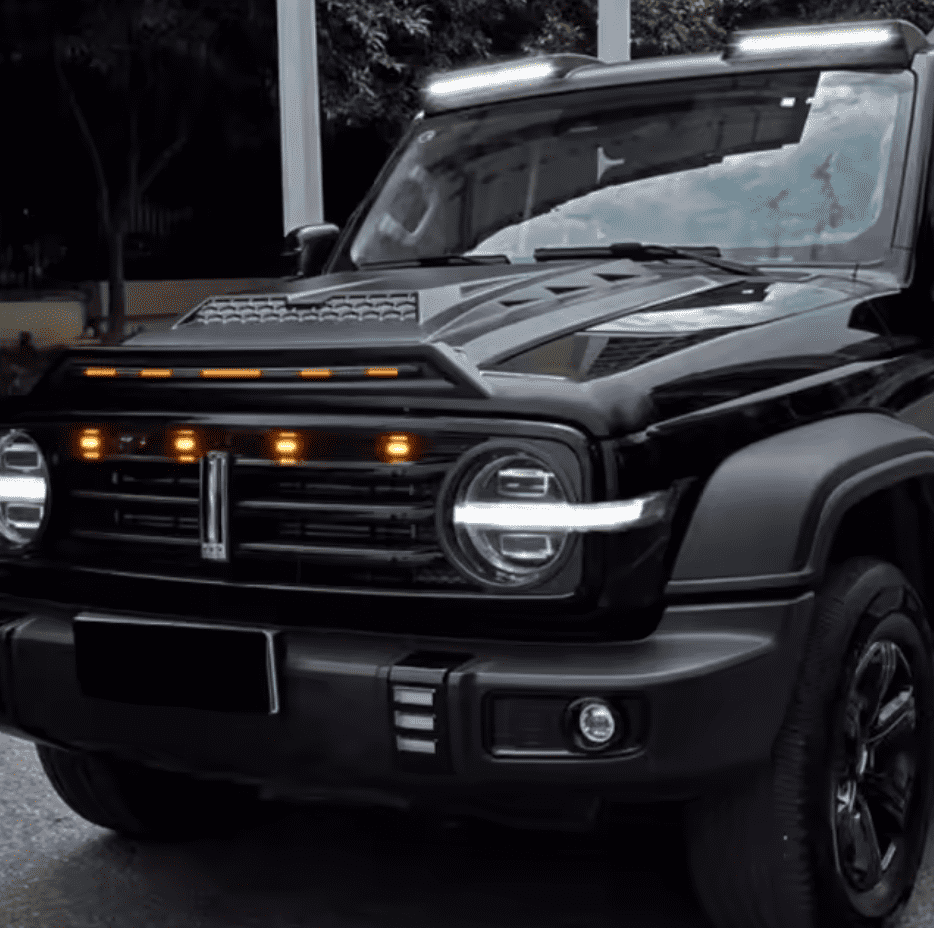 Xevaban.com ở 214 Giải Phóng là đơn vị chuyên cung cấp phụ kiện oto, đồ chơi oto, phụ tùng oto, phụ kiện tank 300, đồ chơi tank 300, xevaban, 214 giải phóng, đèn nóc tank 300, cánh gió tank 300, nắp capo có đen tank 300.